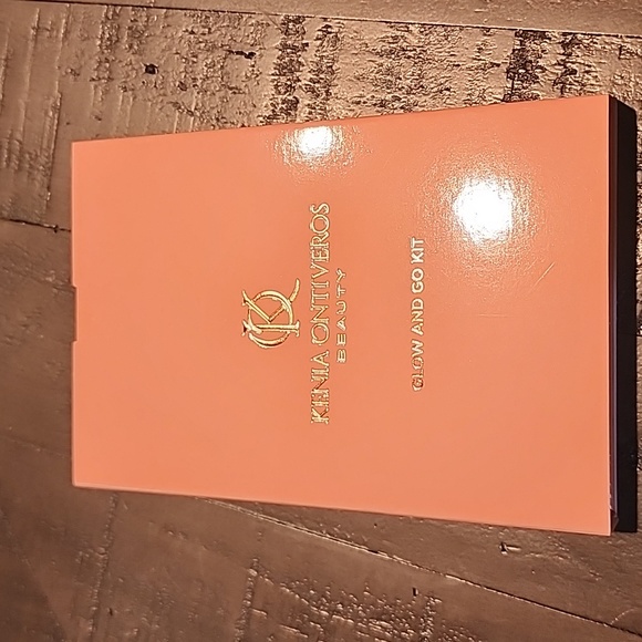 🆕️Kenia Ontiveros Beauty Glow and Go Kit - Picture 6 of 7